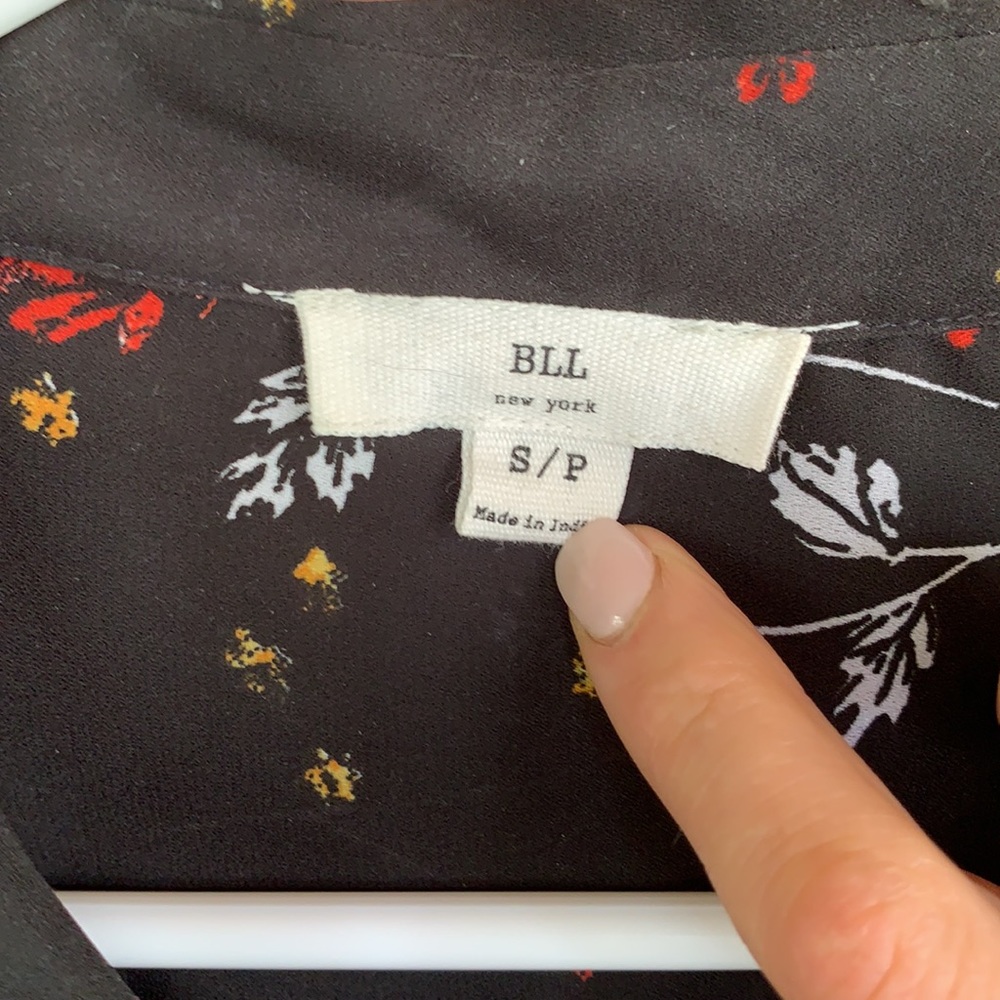 Floral button down - Picture 3 of 4